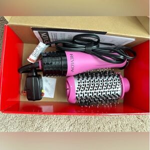 REVLON one step Volumizer Plus 2.0, blow dry and styler Pink.